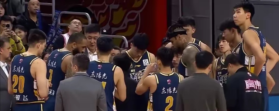 包含火爆交战，球员疯狂得分助力球队领先！的词条
