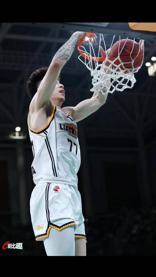 广厦队实力强劲，一路领先登顶