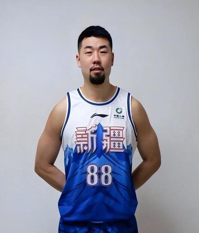 新疆男篮力压对手，登顶排行榜继续领跑的简单介绍